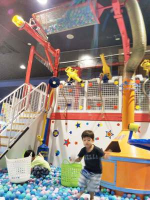 ラウンドワンスタジアム京都伏見店に親子で遊びに行ってきました あっという間のスポッチャ3時間 快適な室内で小学生も幼児も遊びまくる 写真一覧 Kids Play キッズプレイ