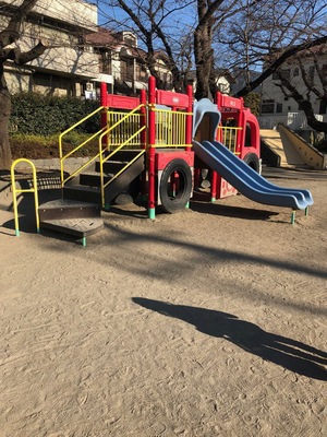 葉根木公園 住宅街の中にある綺麗な公園 土管と消防車型遊具が人気 の体験レポート Kids Play キッズプレイ