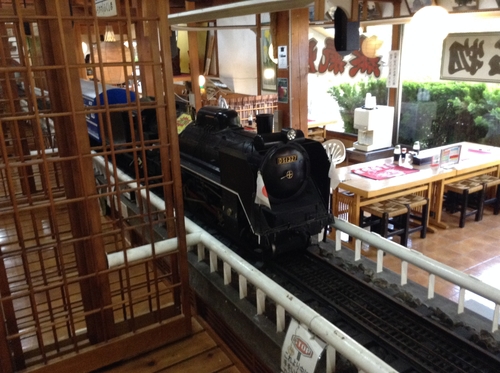 Slランドミュージアム レストラン蒸氣汽関車 本格的機関車に大人も興奮 電車の旅気分で鉄板焼きを味わえます ランク上位 の体験レポート Kids Play キッズプレイ