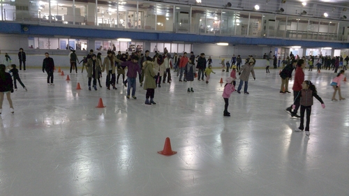 明治神宮外苑アイススケート場 都内でアクセスの良いアイススケート場 の体験レポート Kids Play キッズプレイ